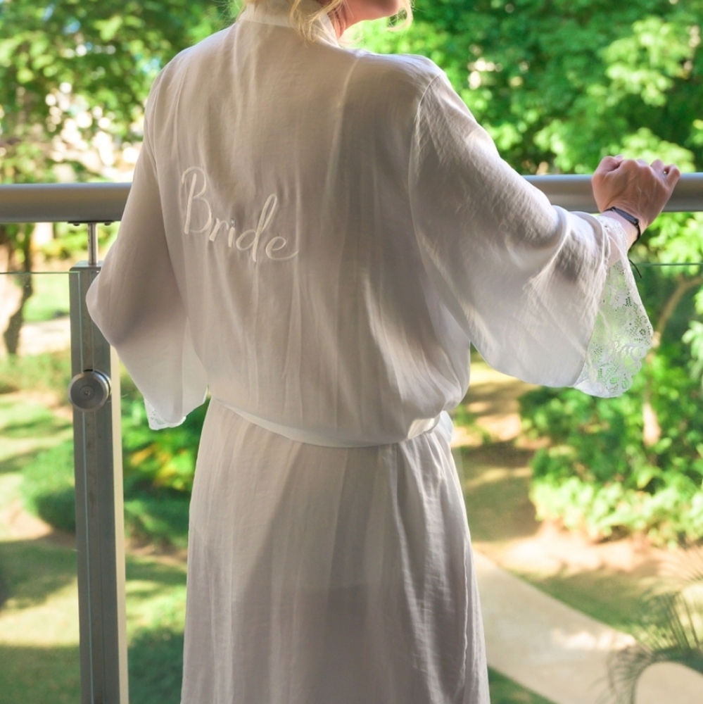 White Lace Sleeve Bride Robe 👰‍♀️